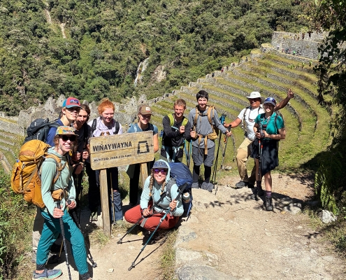 peru-teens-hiking-winay-wayna peru-teens-hiking-winay-wayna